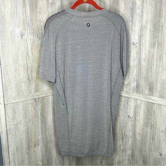 lululemon athletica Gray Short Sleeve Tee - Picture 6 of 7